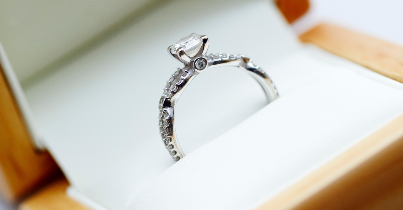 Woman hated her wedding ring so much she had her fiancé buy her a new one