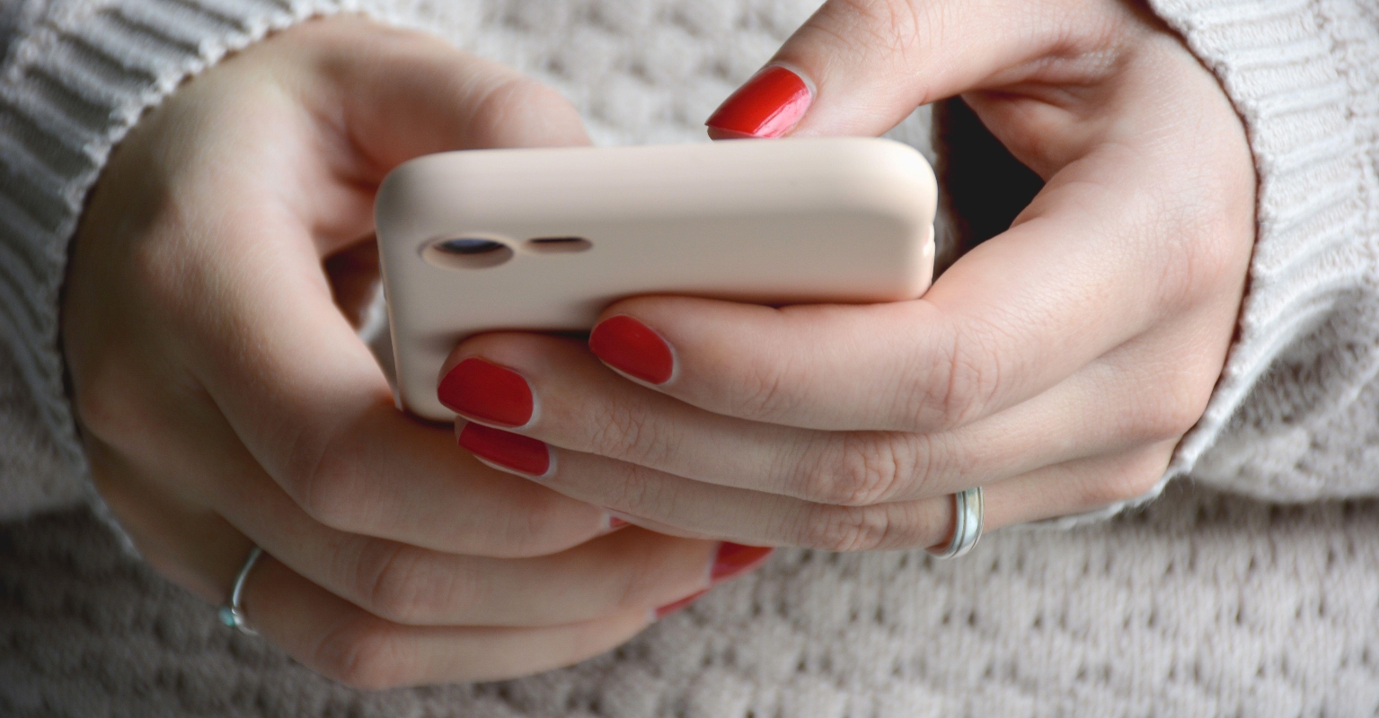 Single woman calls out date who accidentally sent her degrading text meant for his friend