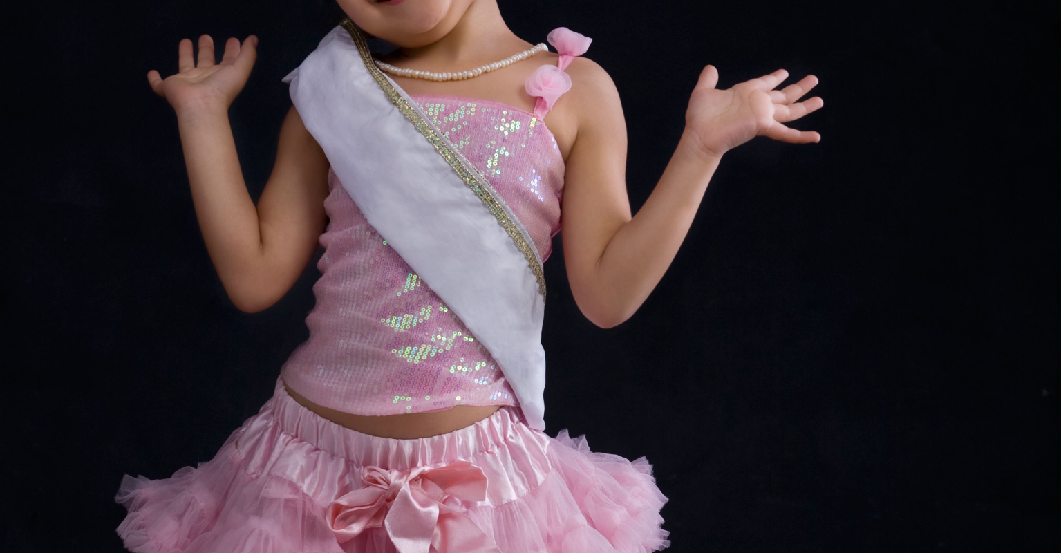 Young pageant winner donates part of her winnings to Warren County animal shelter