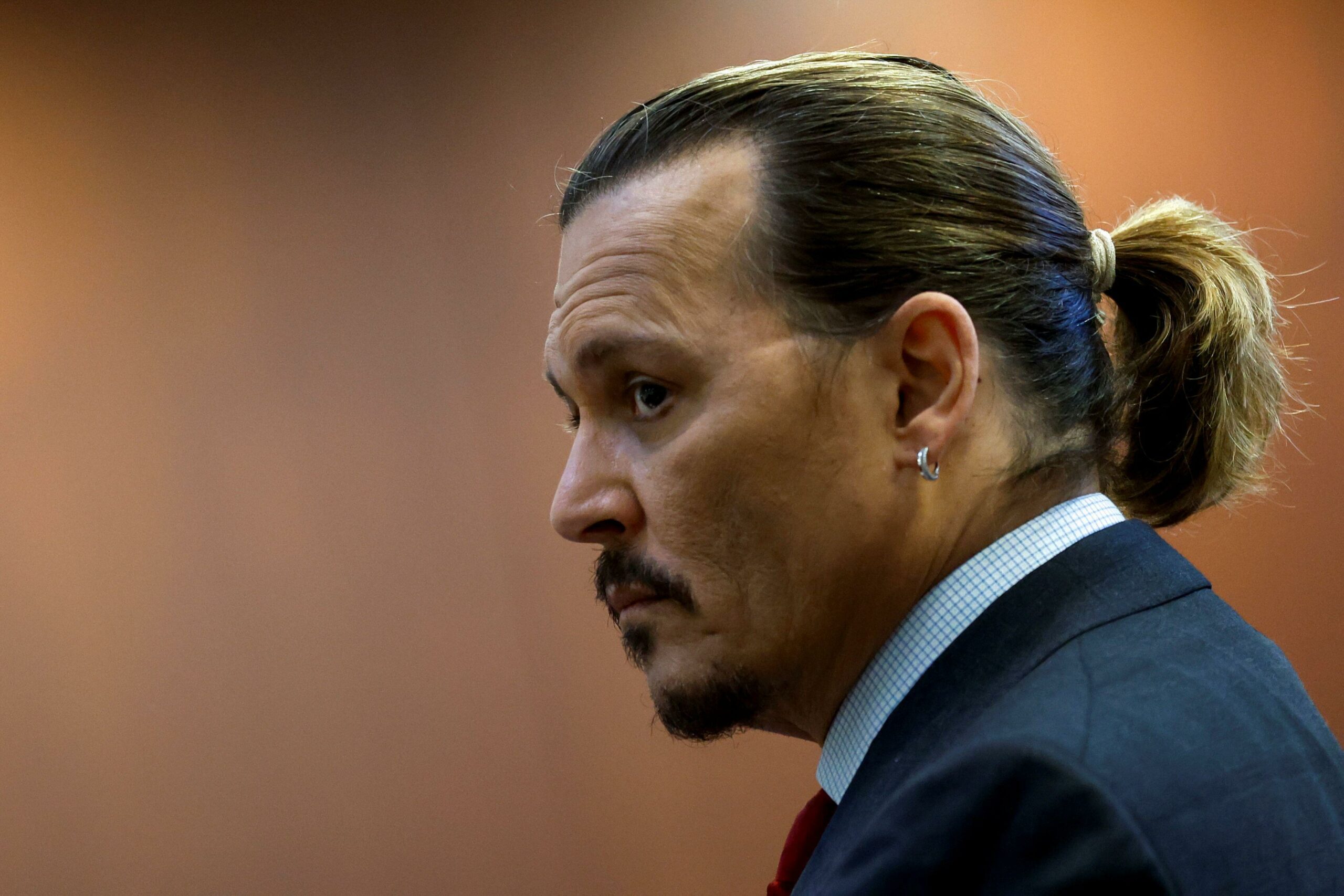 Legal experts claim Johnny Depp's courtroom behavior could jeopardize his chances of winning case
