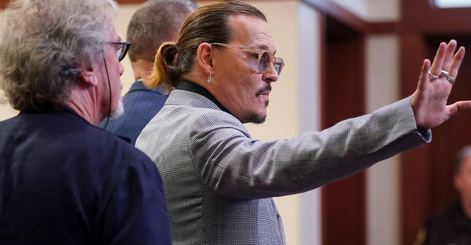 Paul McCartney appears to support Johnny Depp at concert