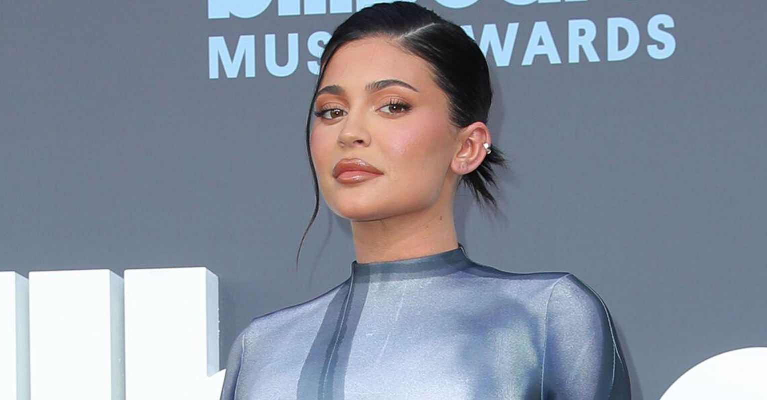 Fans gush over Kylie Jenner's 'perfect' drivers license photo
