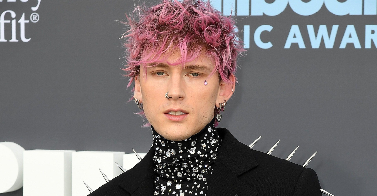 Fans cannot get over what Machine Gun Kelly looks like with no tattoos