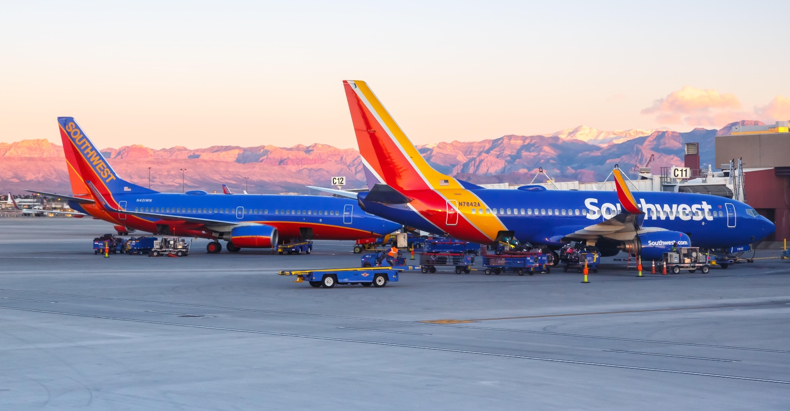 Flight attendant sparks debate after passenger shares how they handled a 4-hour delay