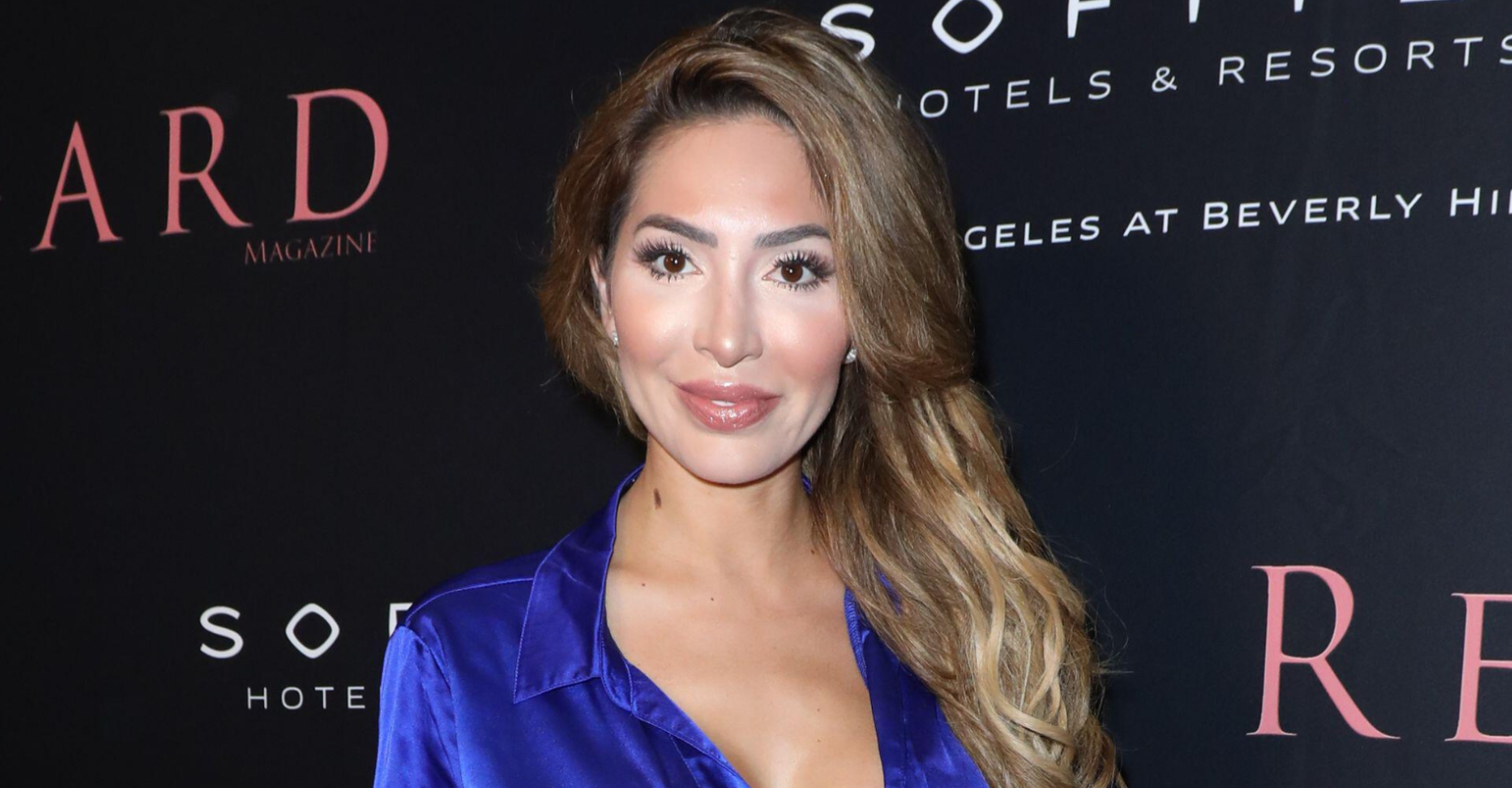 Farrah Abraham slams restaurant for telling her to put on a top: ' I have a top on'