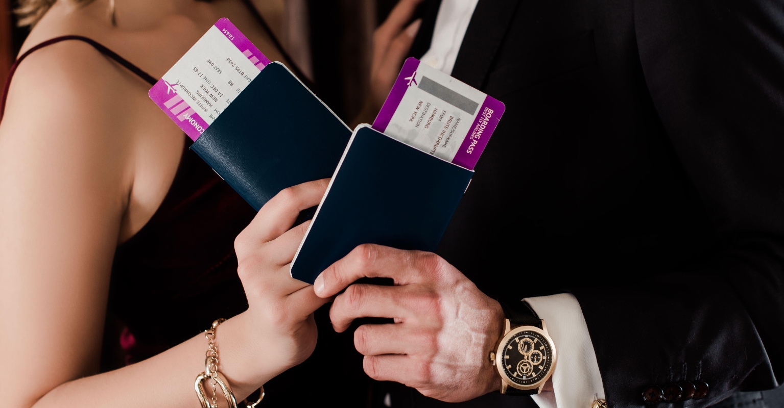 Social media users back woman who dumped boyfriend after his mom refused to fly her first class