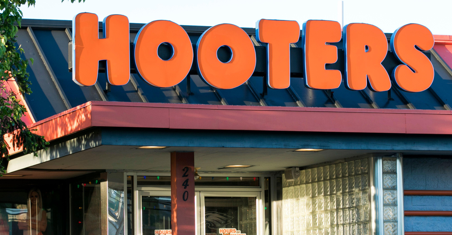 12-year-old celebrates birthday at Hooters, sparks debate