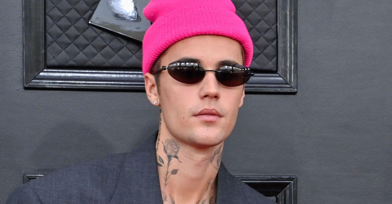 Justin Bieber cancels shows after half of his face is left paralyzed by virus