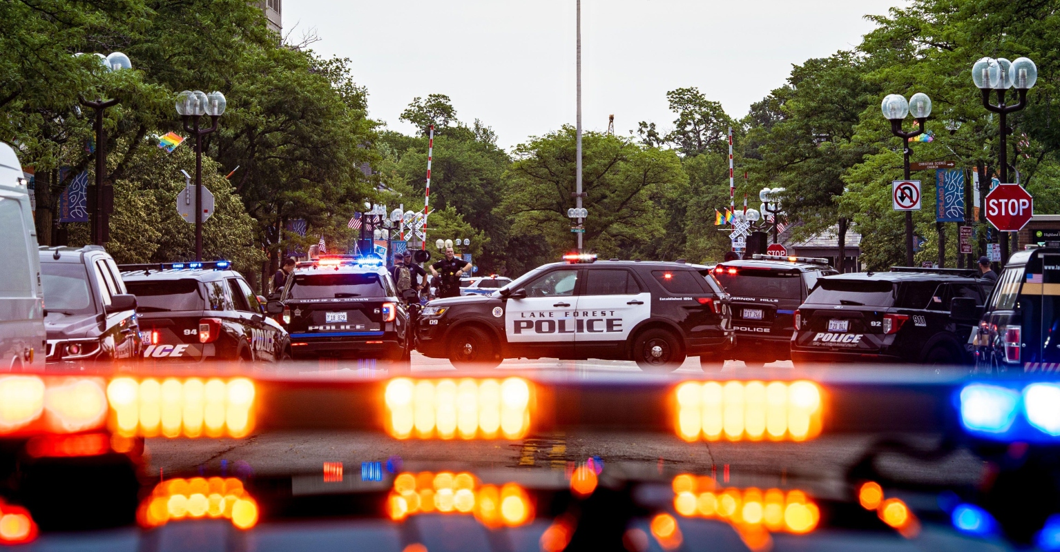 6 dead and dozens injured following 4th of July shooting in Illinois