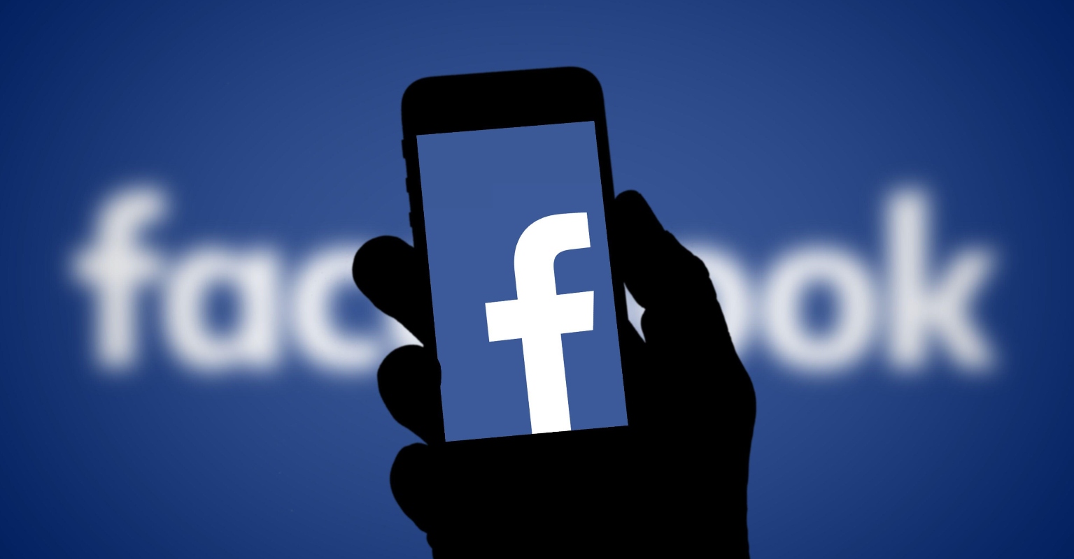 Facebook users baffled as their newsfeeds are filled with 'random people messaging celebrities'