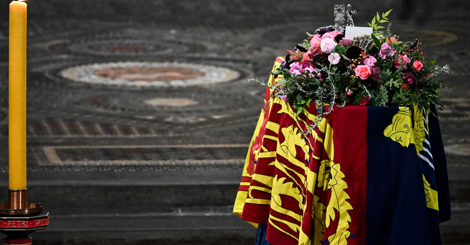 King Charles III's touching handwritten note seen on top of his mother's coffin