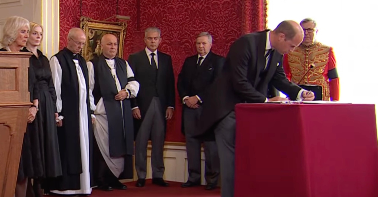 People overjoyed after realizing Prince William is left-handed: 'Representation is important'