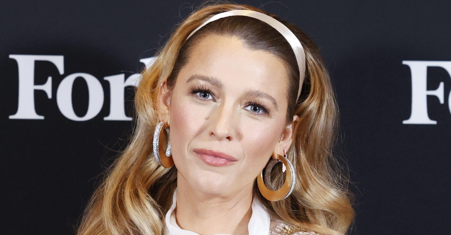 Blake Lively slams paparazzi waiting outside her house for pregnancy photos