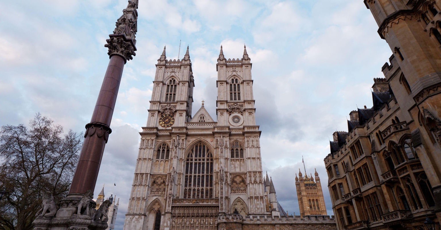 Viewers cringe as they spot Queen's funeral-goer denied a handshake
