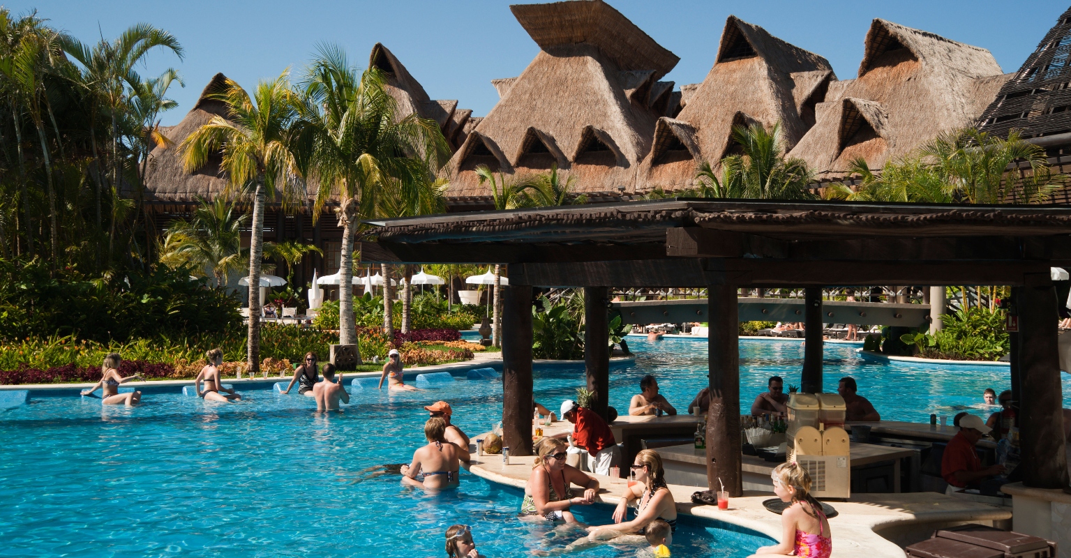Woman warns social media why they should 'never' use the swim-up bar at resort pools