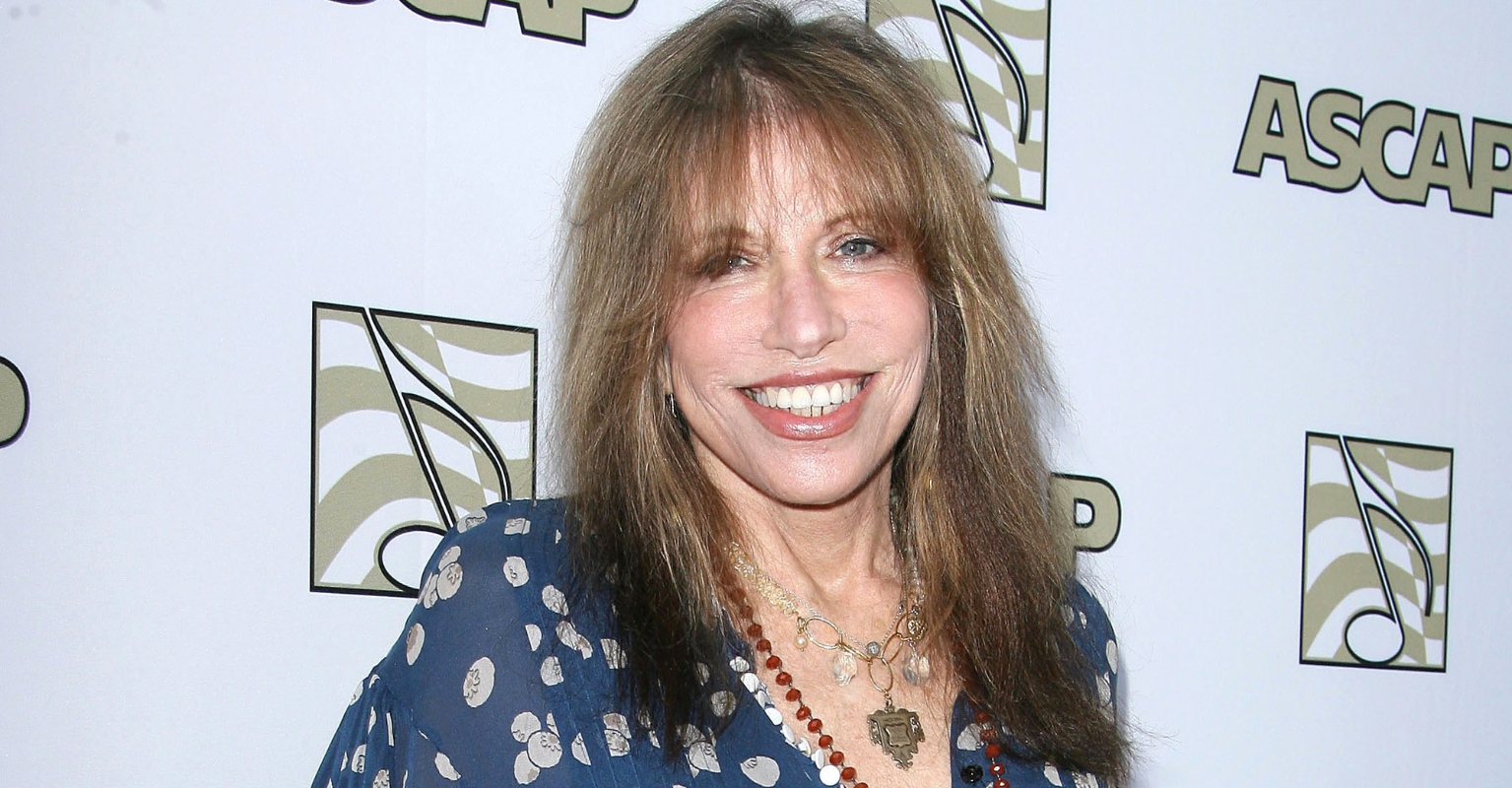Carly Simon pays tribute to her two sisters who died of cancer a day apart