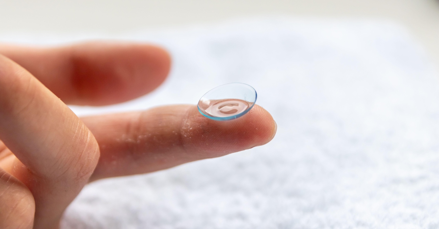 Doctor shares video removing 23 contact lenses from forgetful patient’s eye