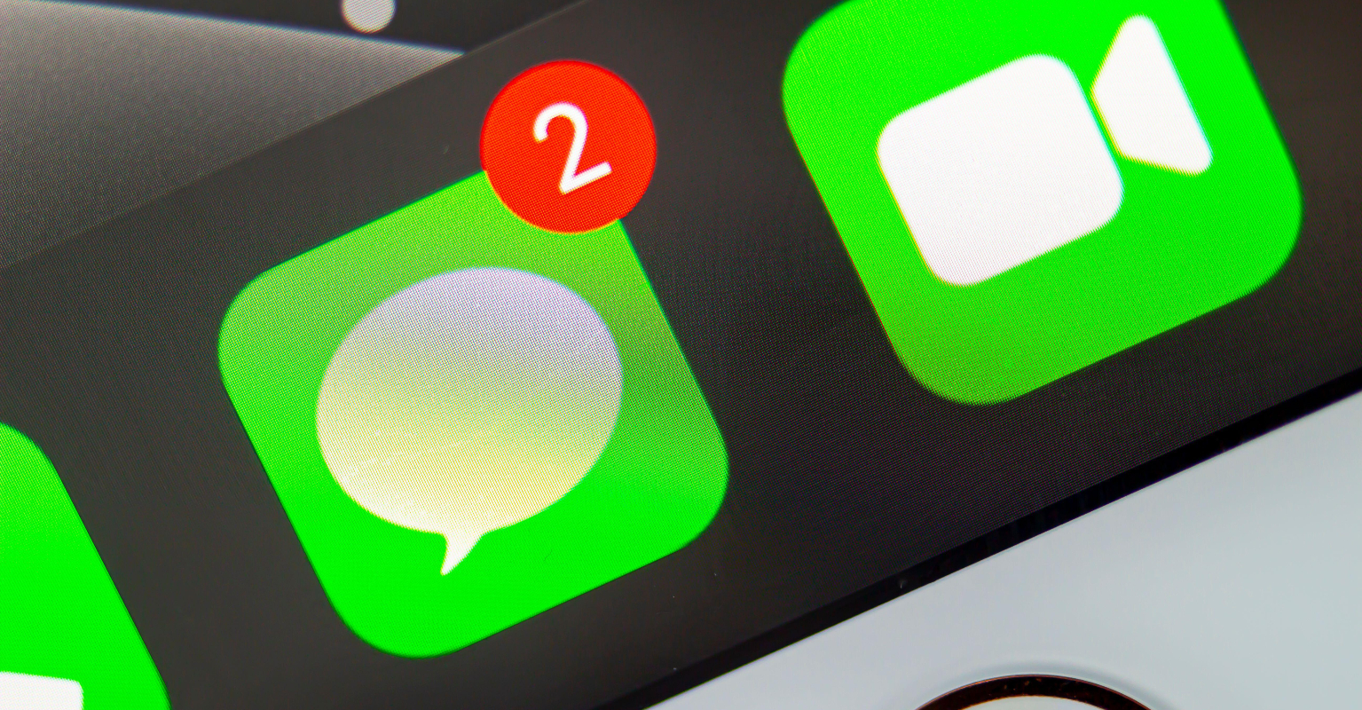 Woman who texted late father's phone for 4 years receives reply on anniversary of his death