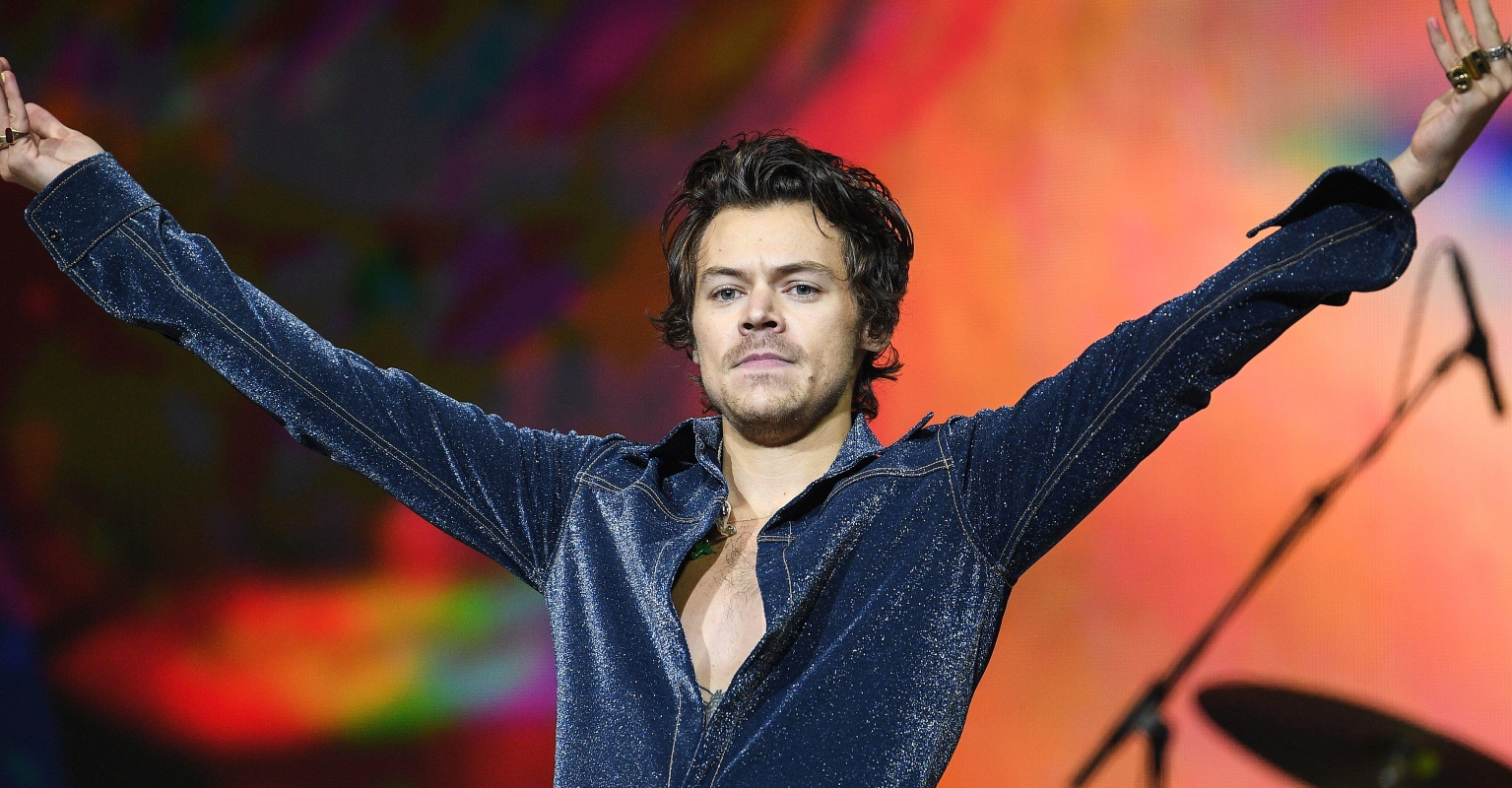 Harry Styles hit in the eye mid-concert after fan throws Skittles at him