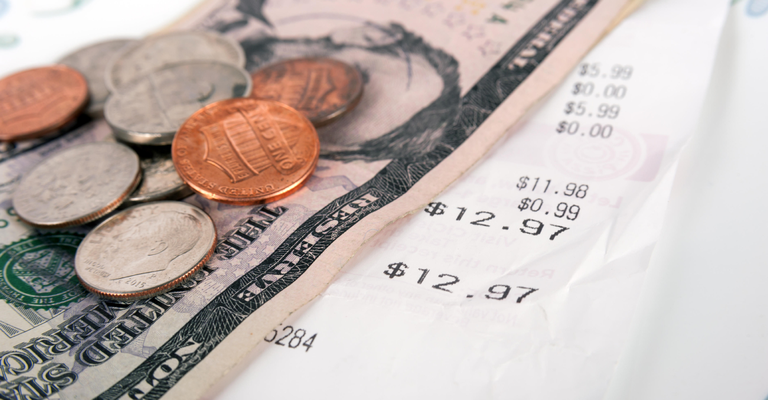 Server slams customers who sat at table for 6 hours and only left 10% tip