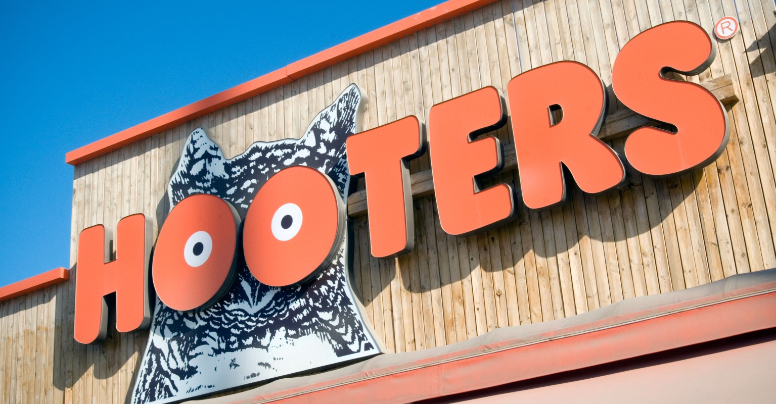 Mom slammed for taking her son to Hooters for his 5th birthday