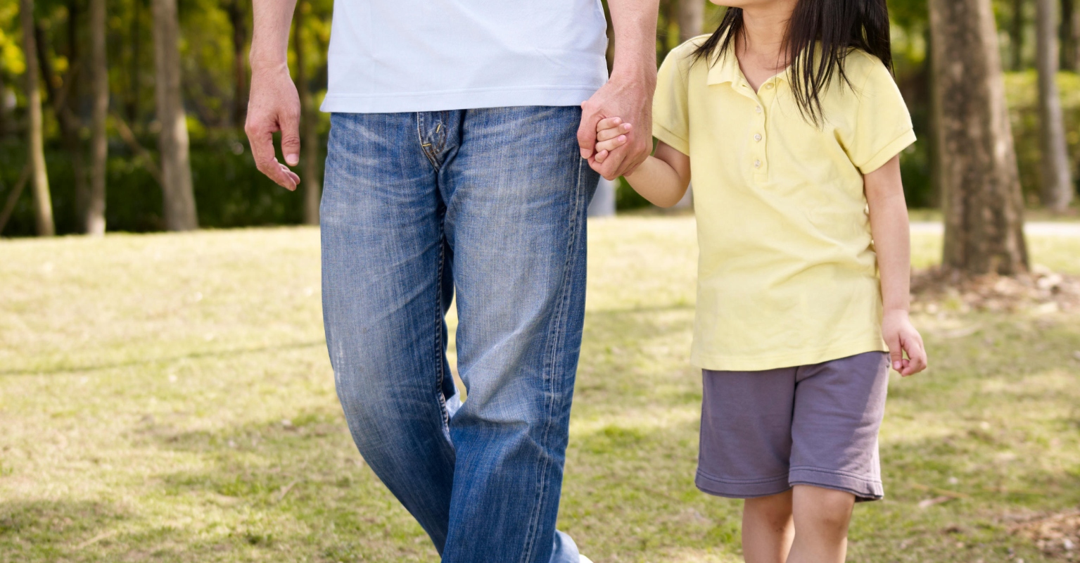 Dad claps back at online trolls who criticized his daughters' homecoming dresses