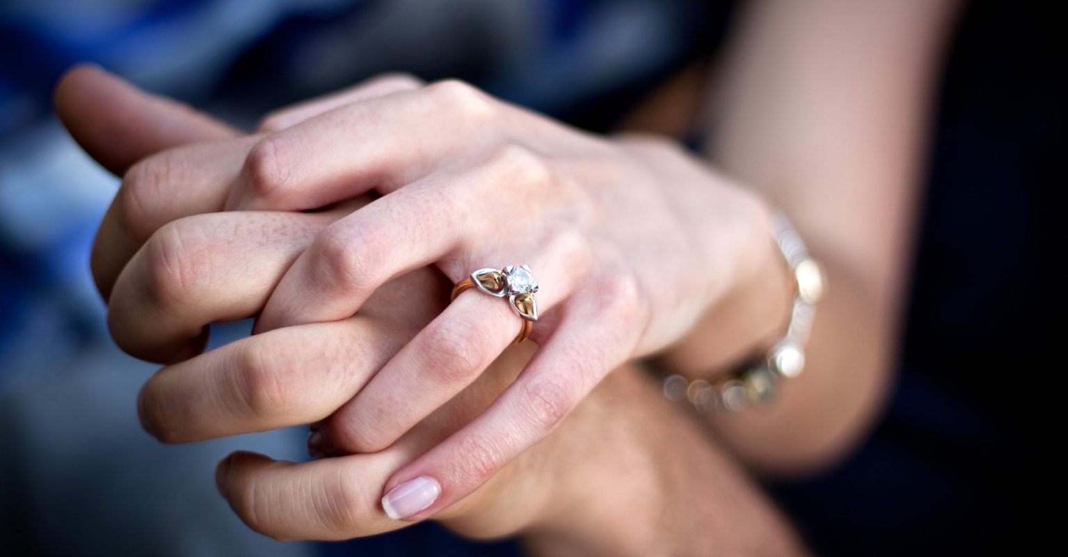 Man forced to dive into sea after dropping engagement ring during proposal
