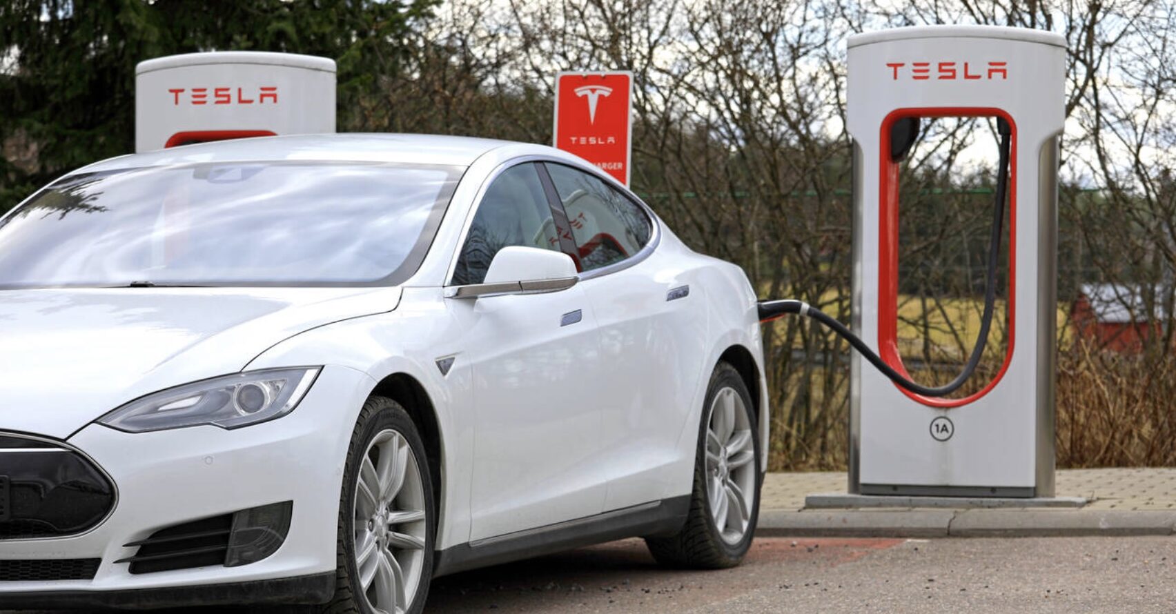 Six-hour lines show reality of owning a Tesla at Christmas