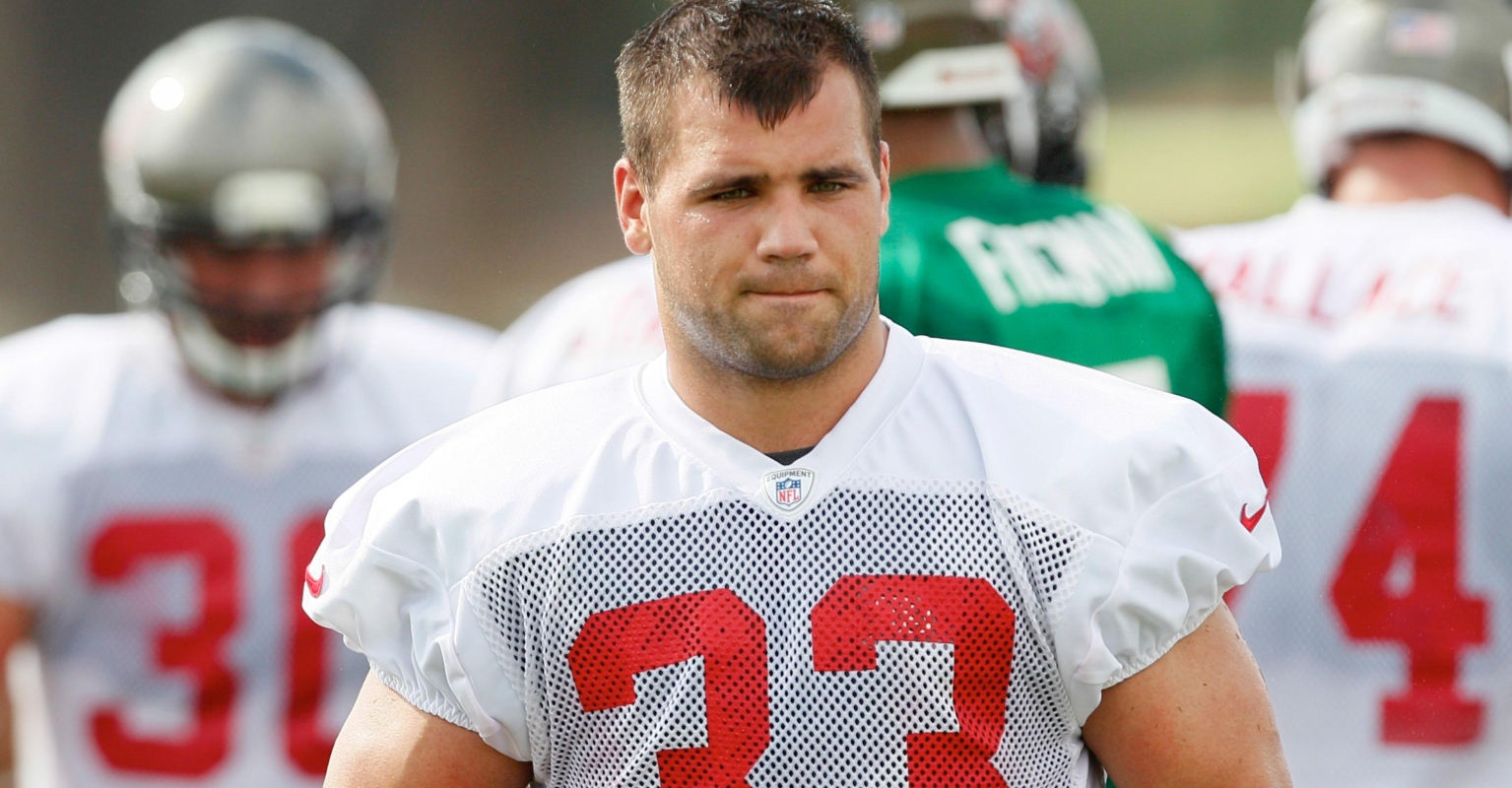 Former NFL star Peyton Hillis reportedly in ICU after saving children from drowning