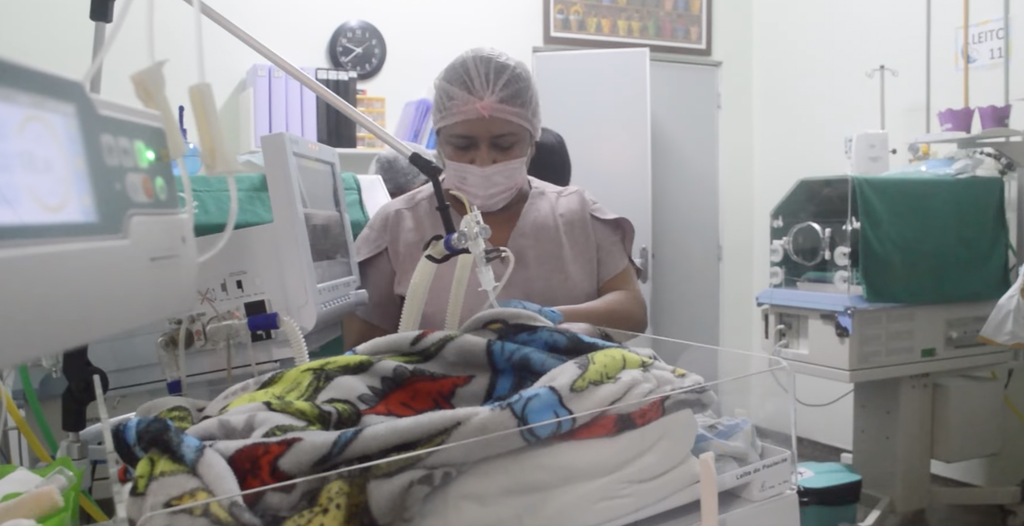 Woman gives birth to giant 2ft tall baby weighing 16.1lbs