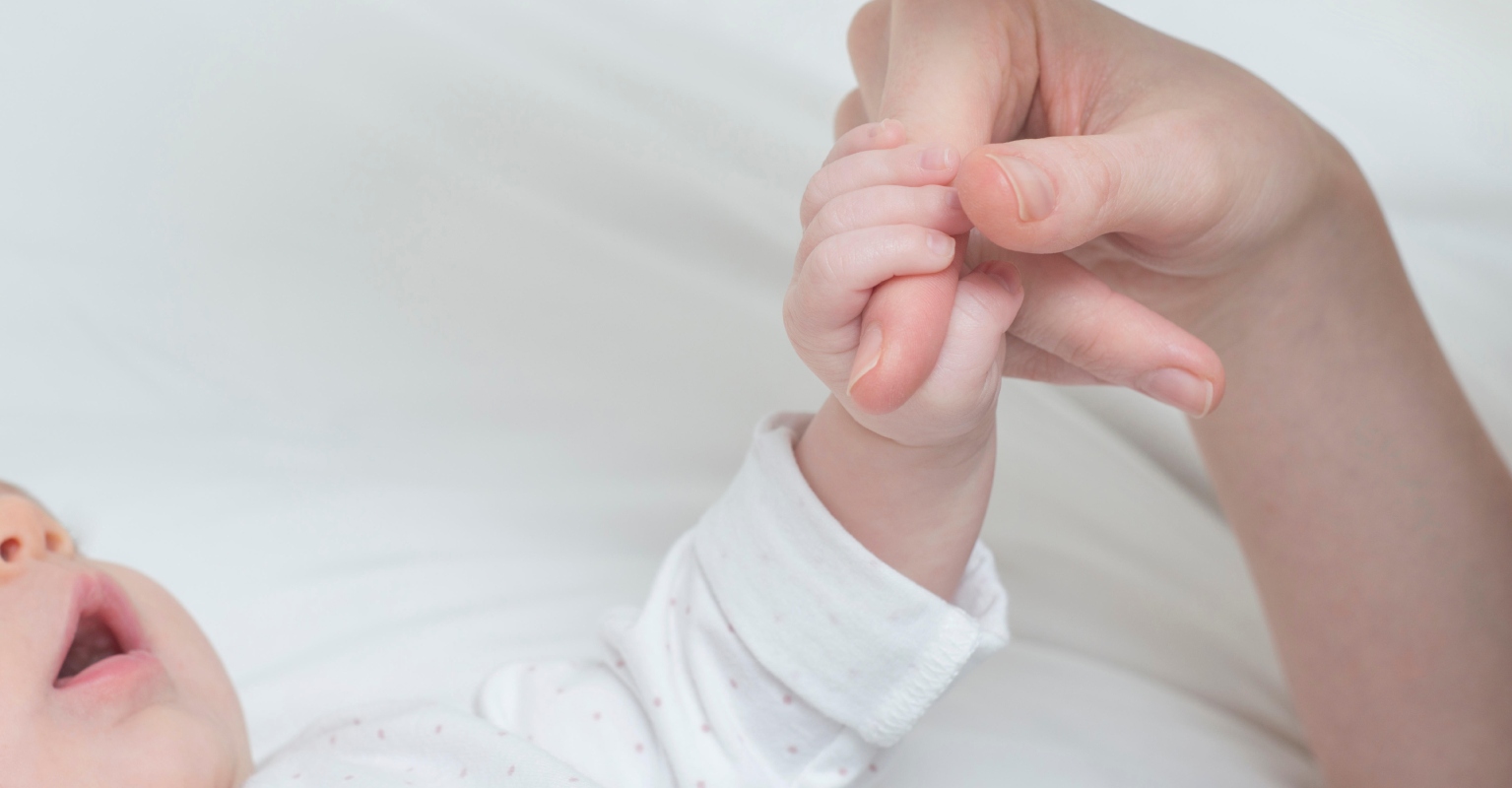 Baby dies next to mom who drank ‘two or three’ bottles of wine and fell asleep