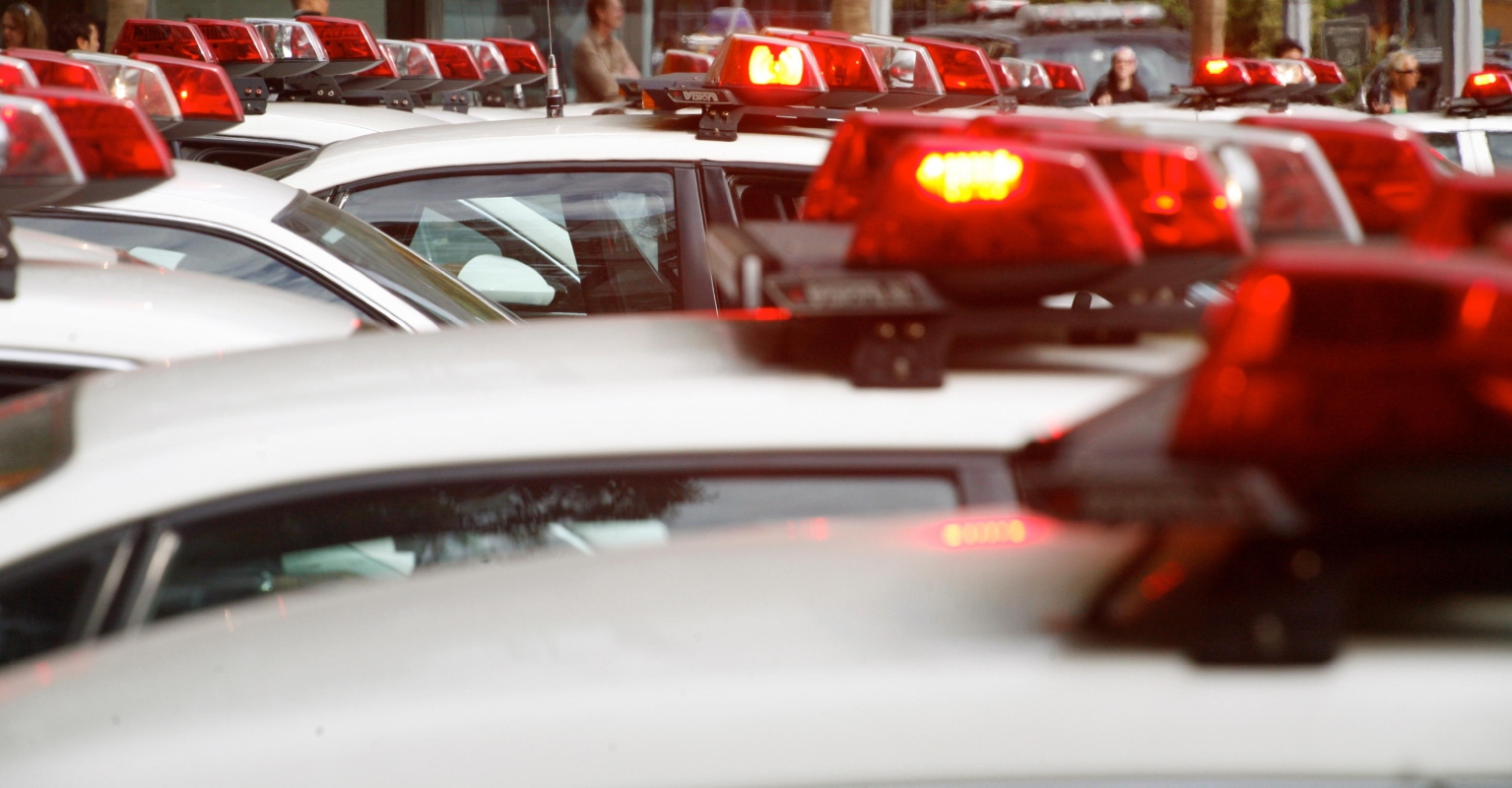 Customer fatally shoots masked robber at restaurant and returns money to diners