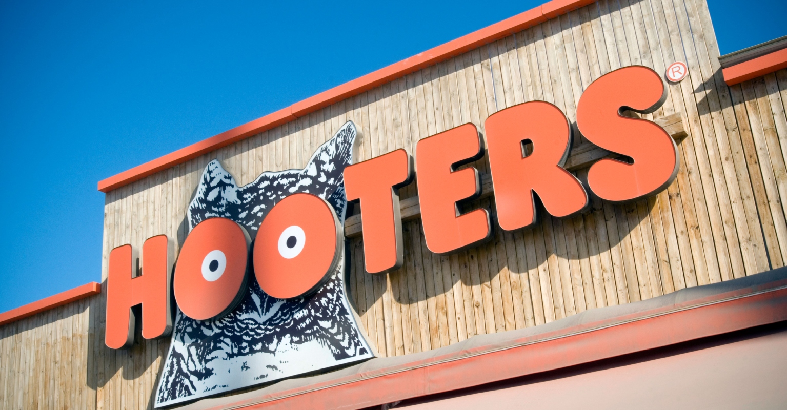 Hooters waitress stuns social media after revealing how much she makes a week in tips