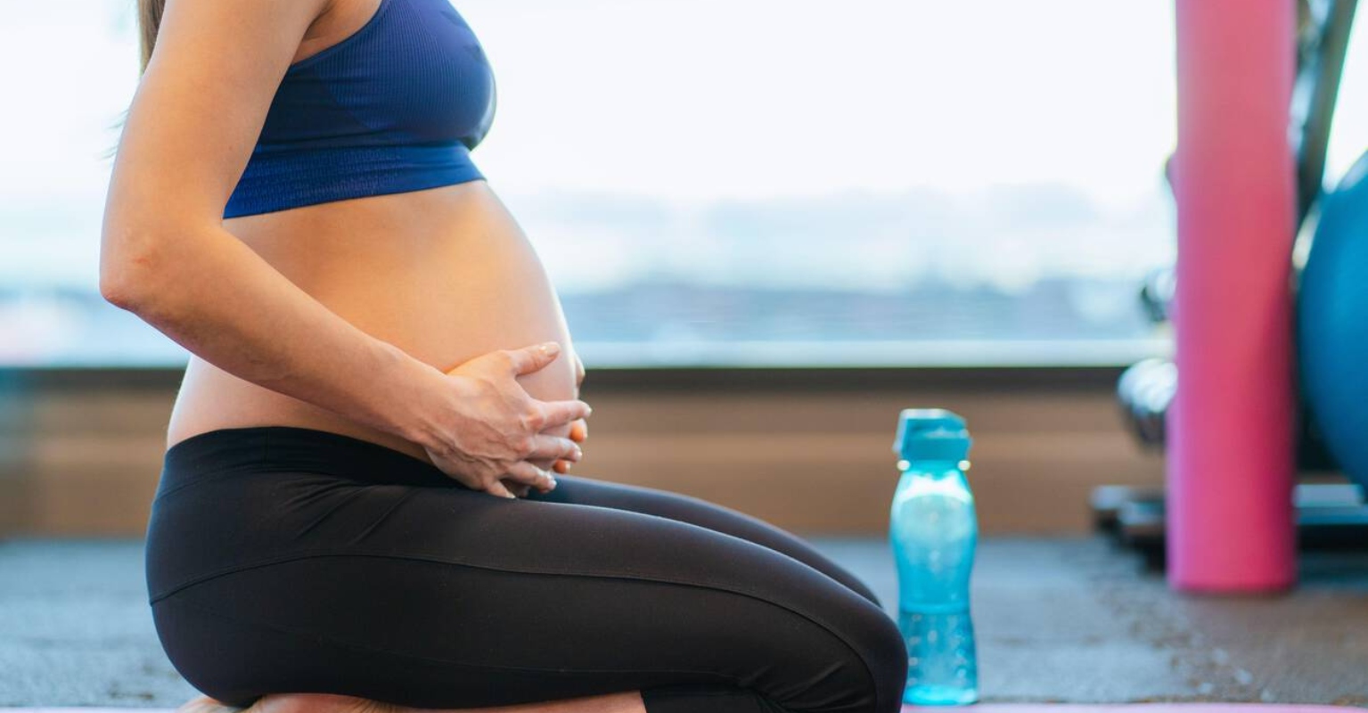 Woman captures moment her baby bump 'drops' during gym workout