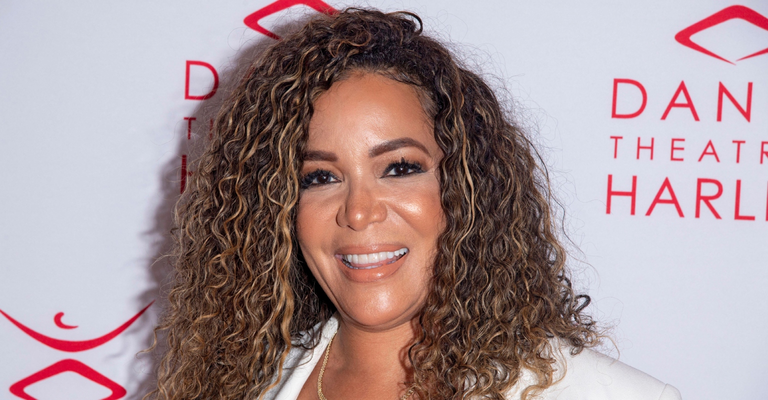 'The View' host Sunny Hostin booed after comparing Raquel Welch to Kim Kardashian
