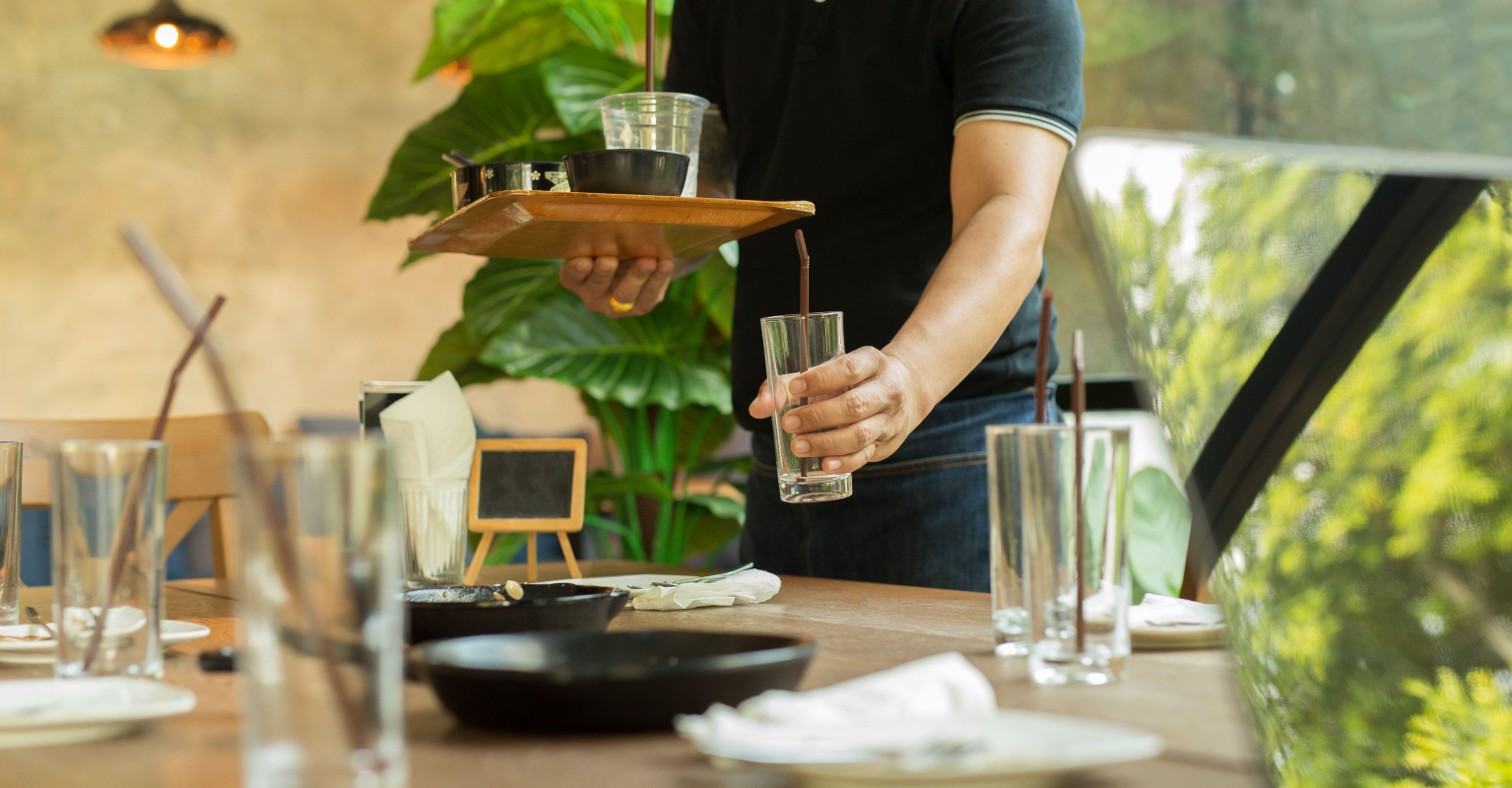 Diner sparks debate after cleaning up after his meal so server doesn't have to
