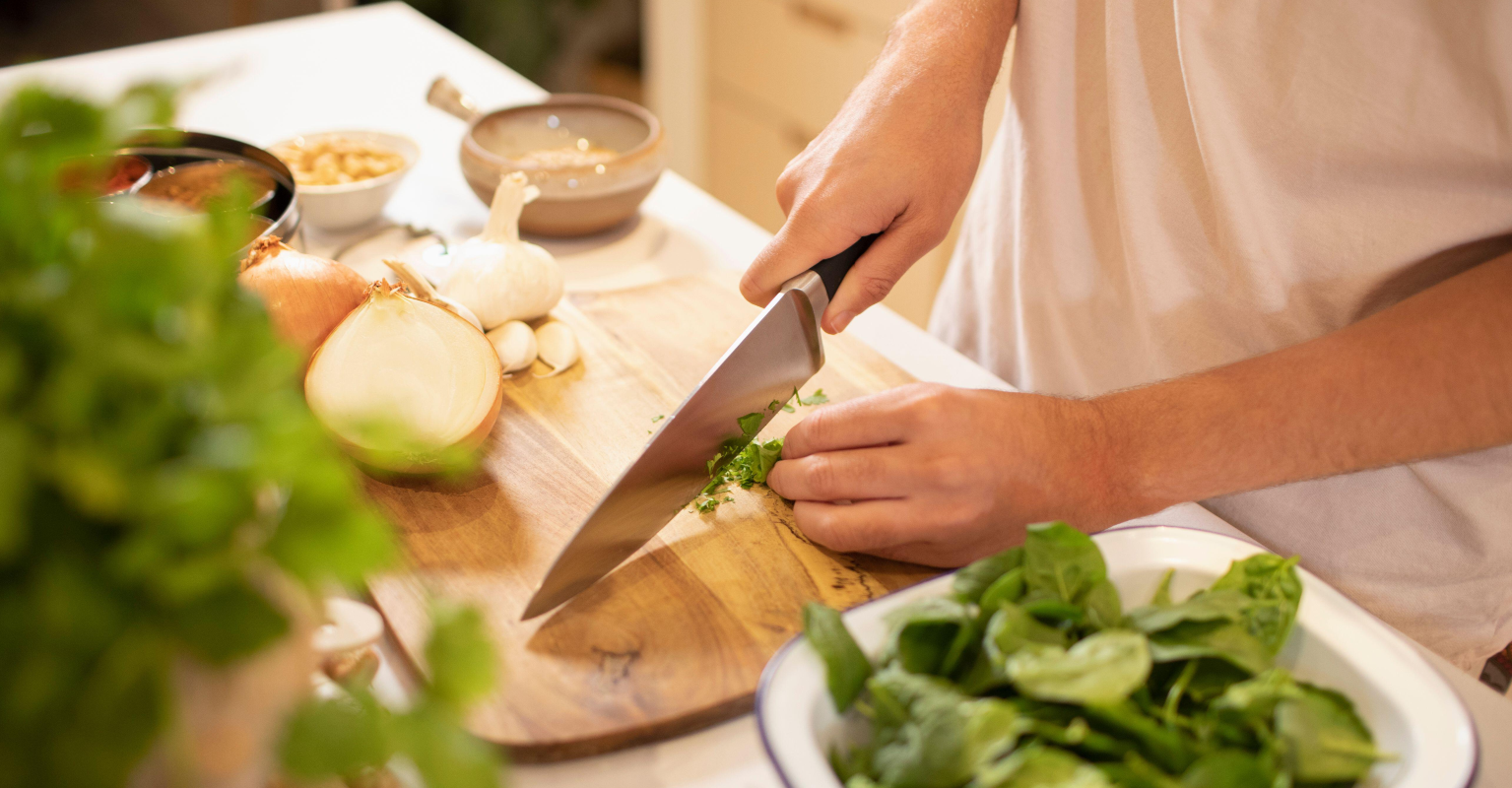 Woman demands her neighbor stop cooking after 9PM