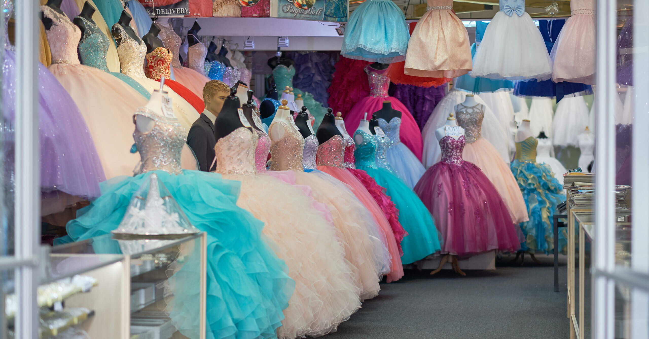 Teen who drove 6 hours for her dream prom dress stunned as shop owner gifts her $700 gown