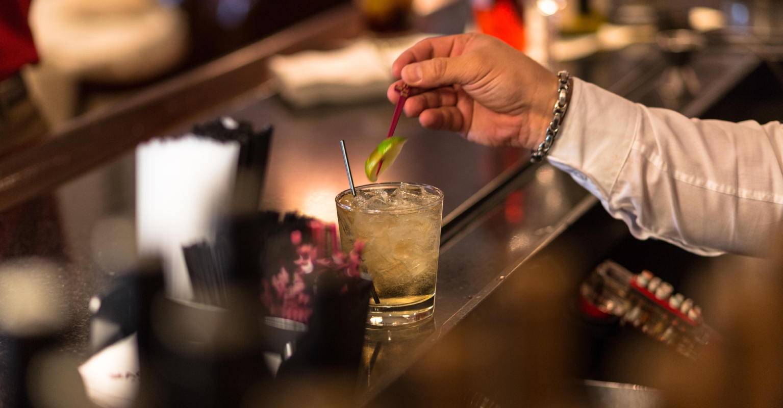 Server shuts down customer who asked for ‘no ice’ to get more alcohol in drink