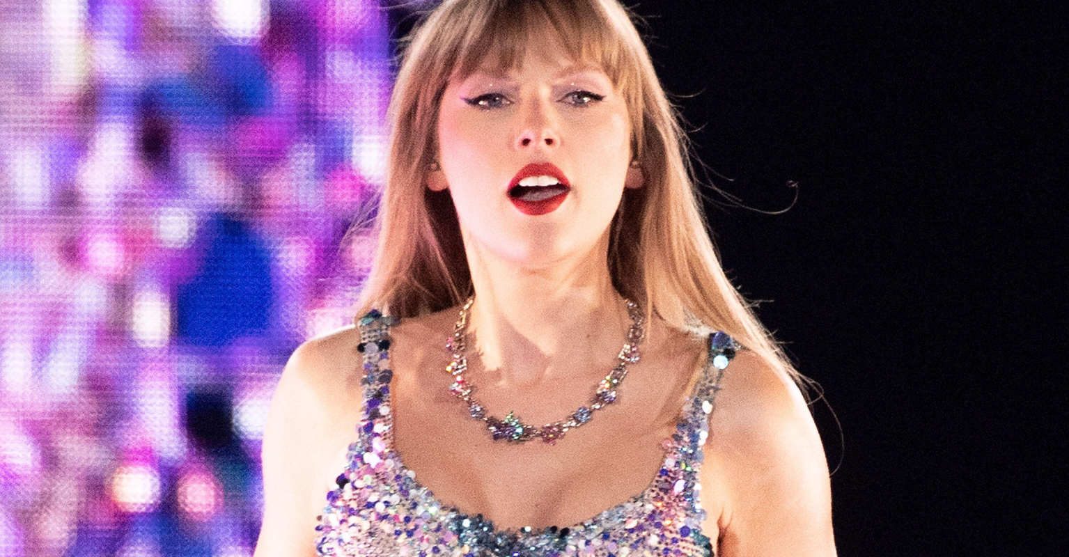 Fans capture moment Taylor Swift messes up her new iconic stage dive