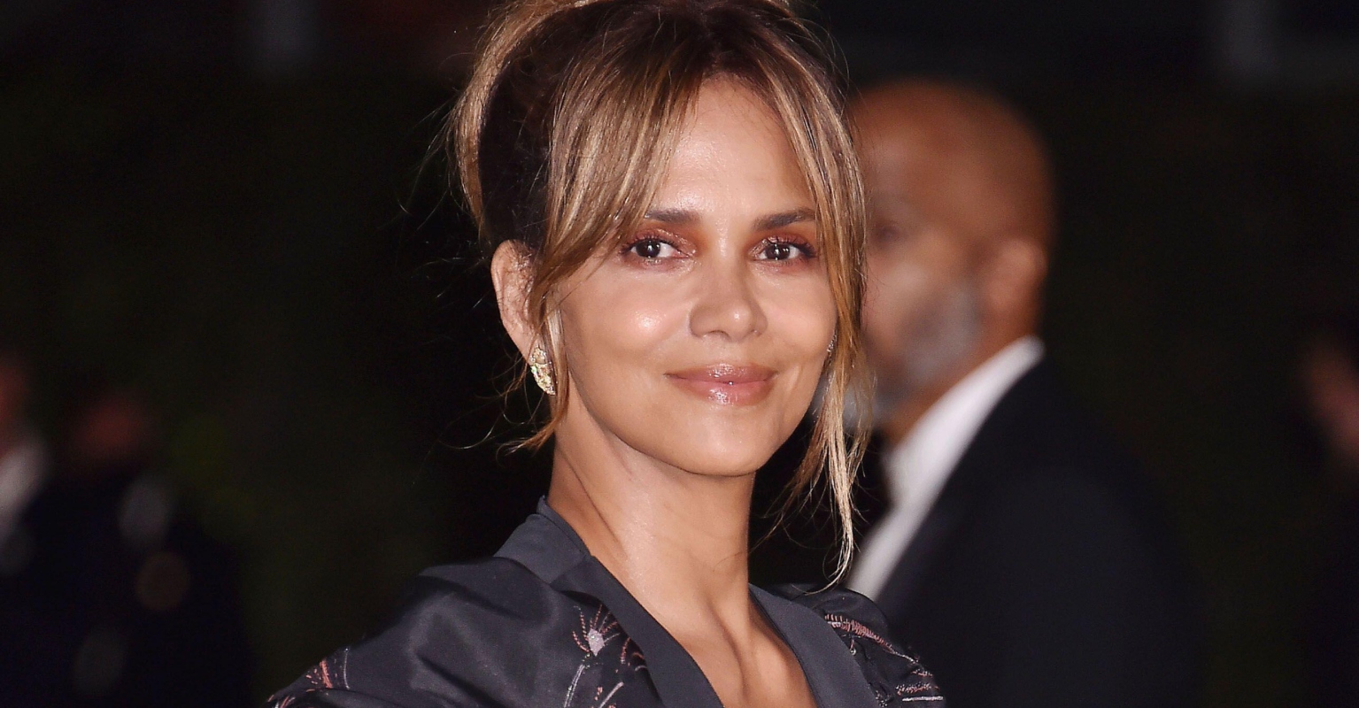Halle Berry fans say she's 'aging like a fine wine' after sharing makeup-free selfie