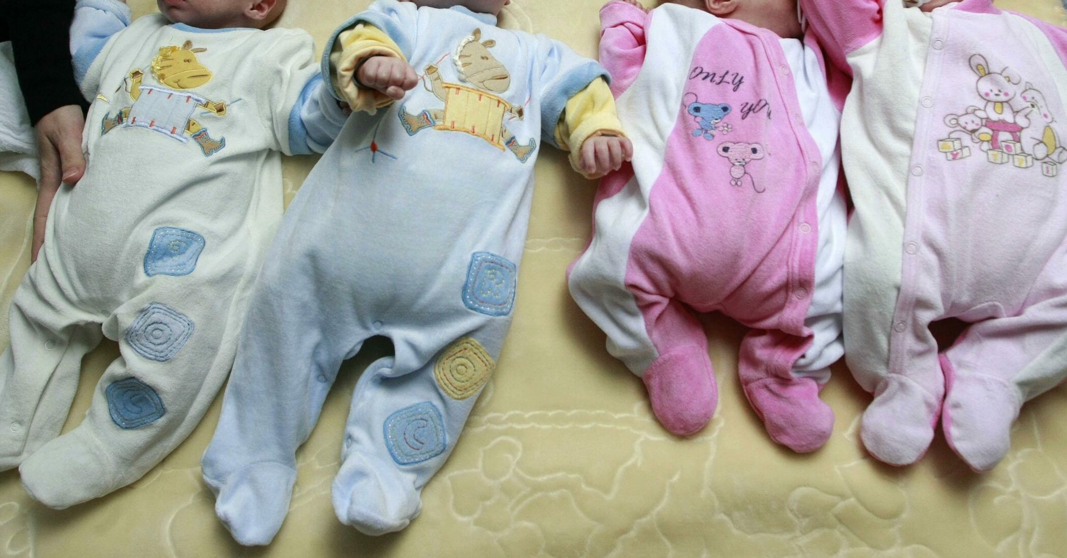 Alabama woman thanks 'the Lord' as she gives birth to two sets of identical twins