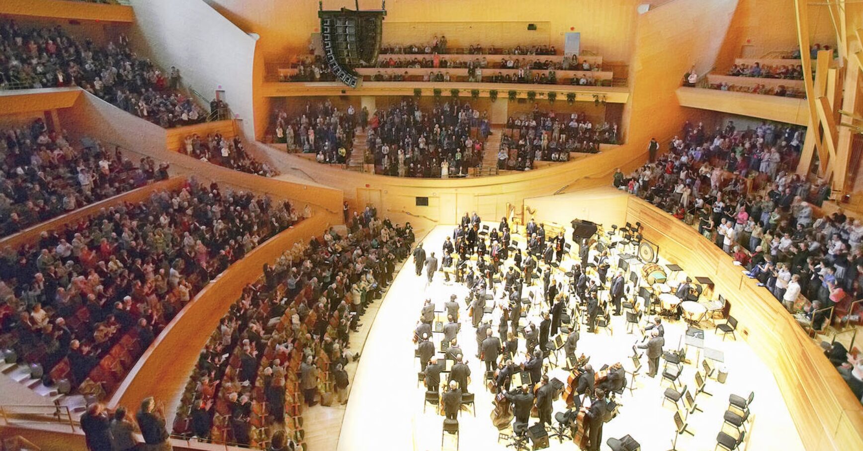 Woman appears to have a 'loud and full body orgasm' during LA Philharmonic concert