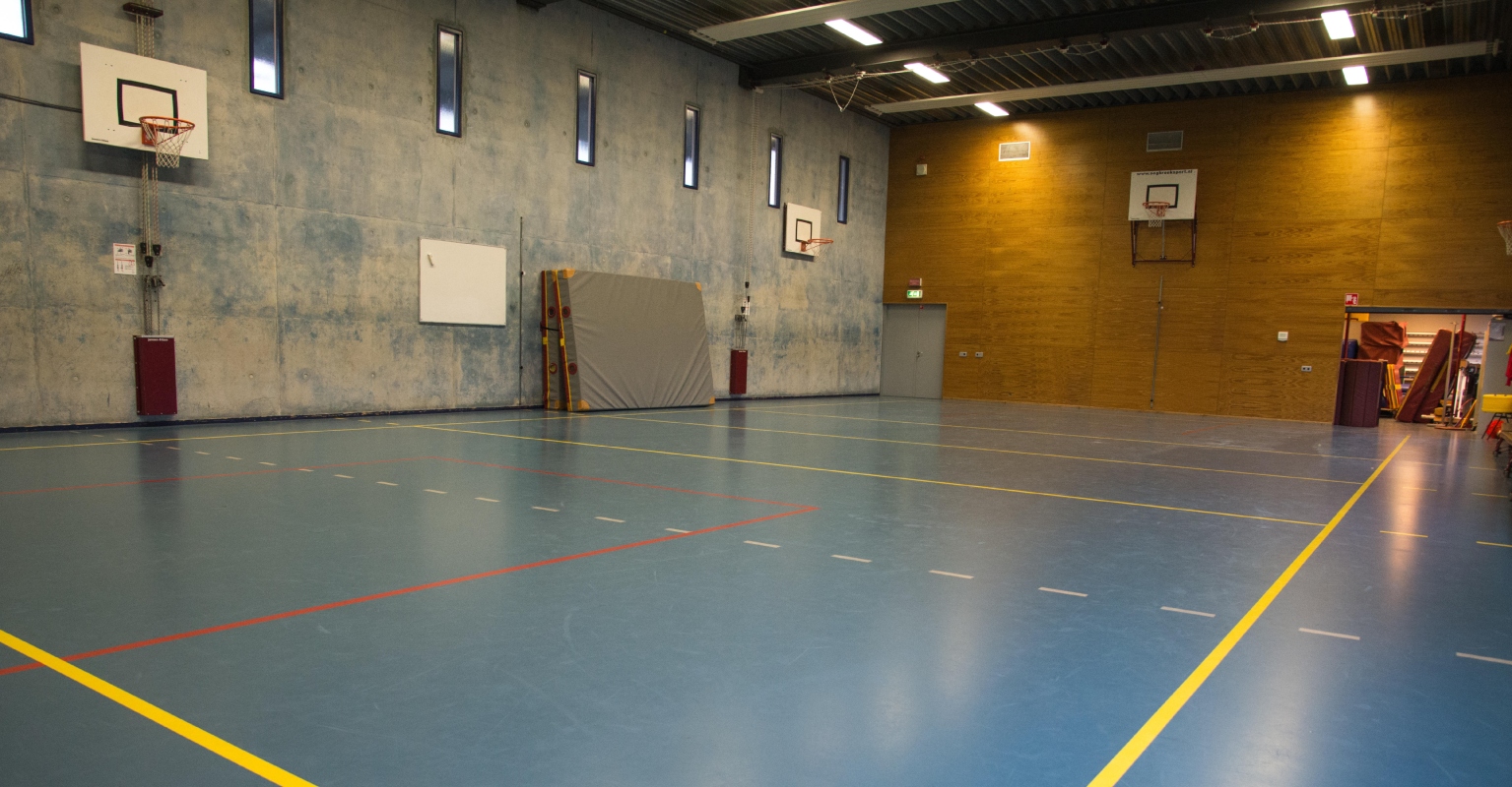 16-year-old dies after being impaled on a spike in freak accident in gym class