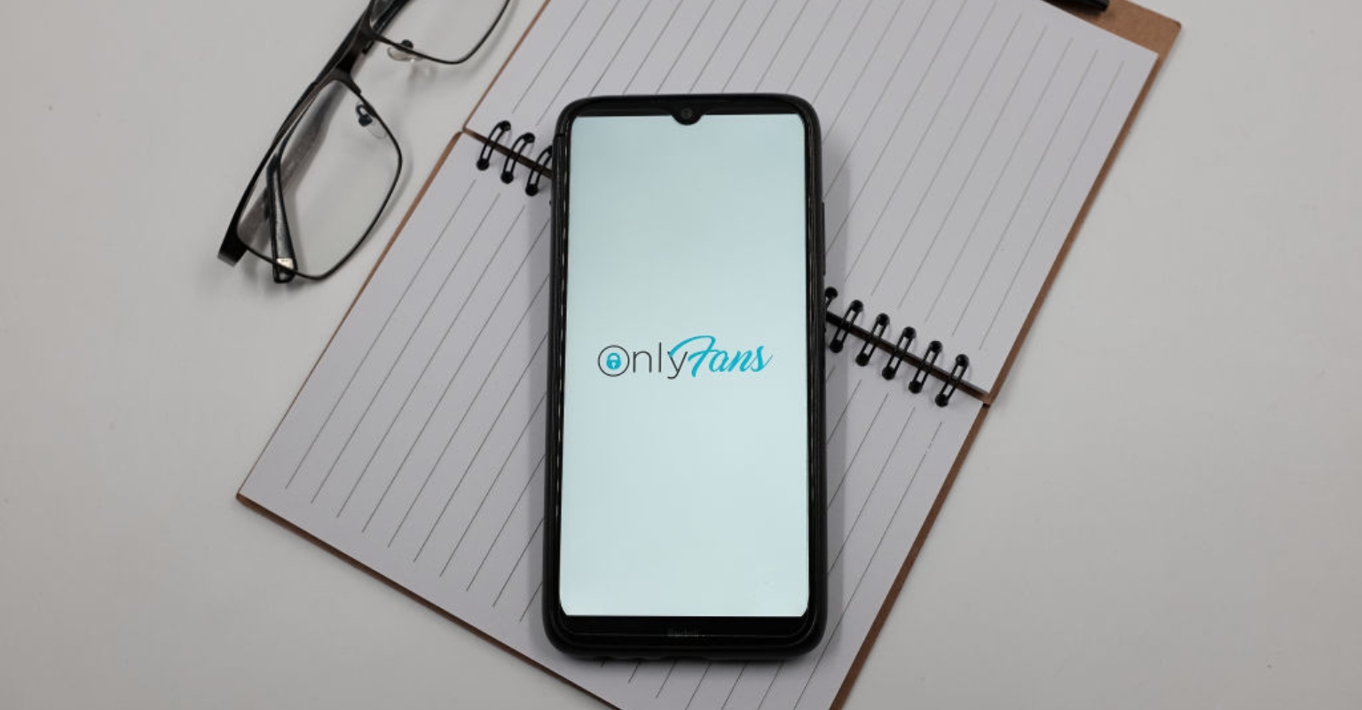 OnlyFans star shuts down Piers Morgan with 6 words when he asks about her kids seeing her content