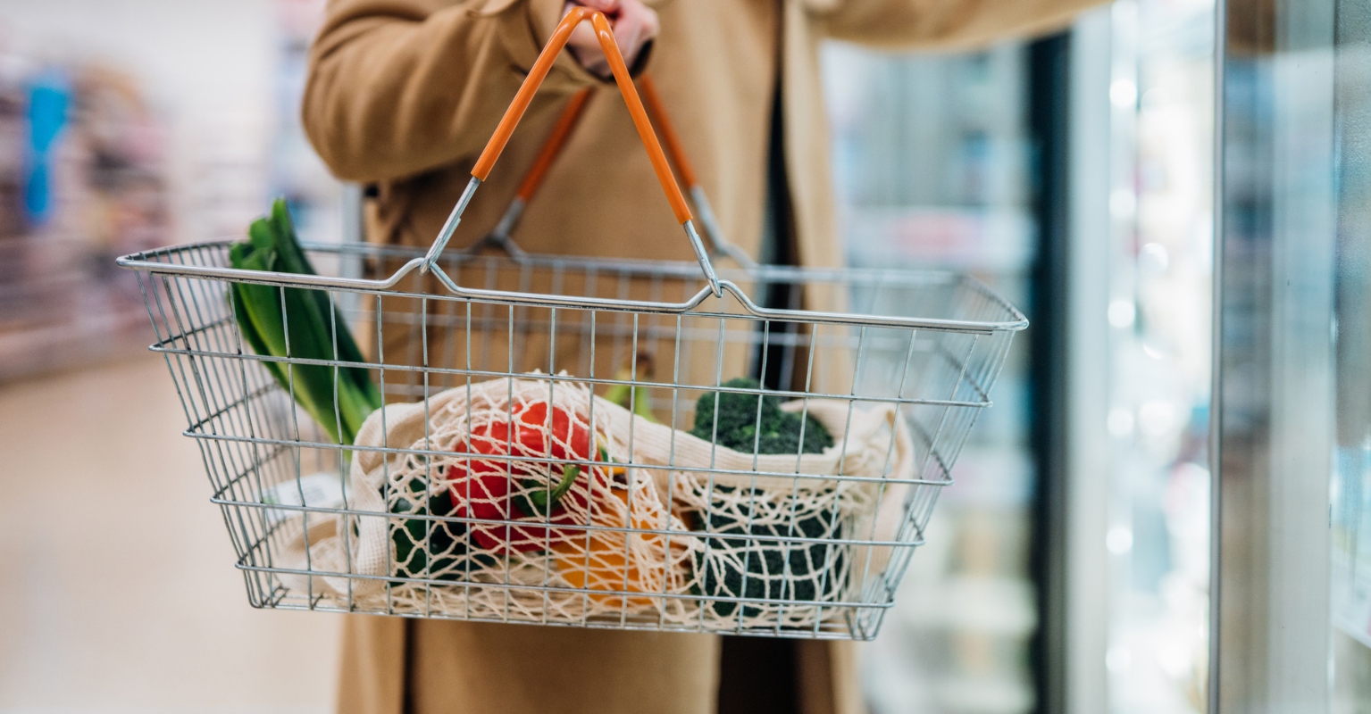 Mom-of-3 left in tears after kind stranger pays for her grocery shopping