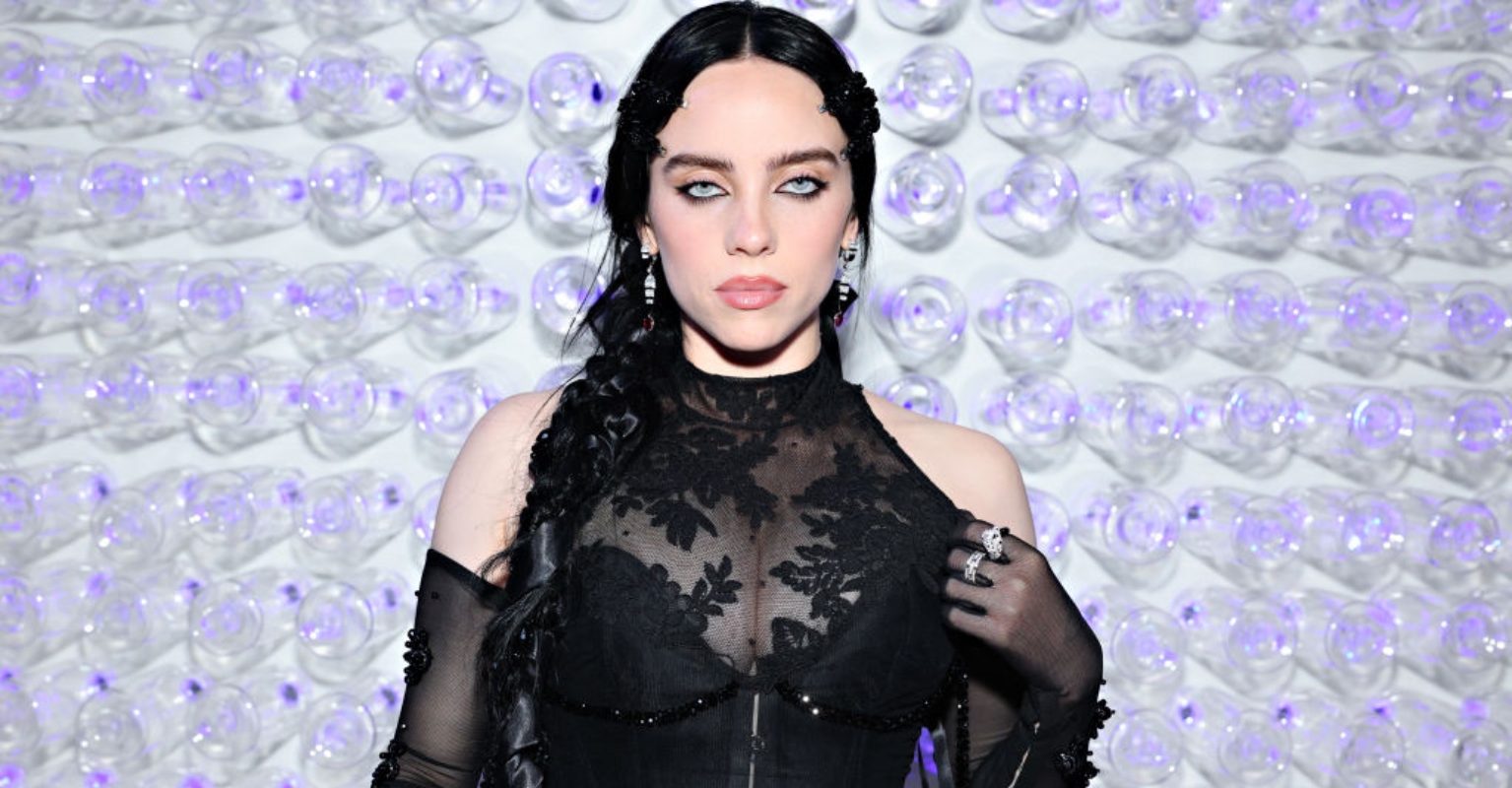 No, Billie Eilish has not debuted a new 'multi-color' hairstyle