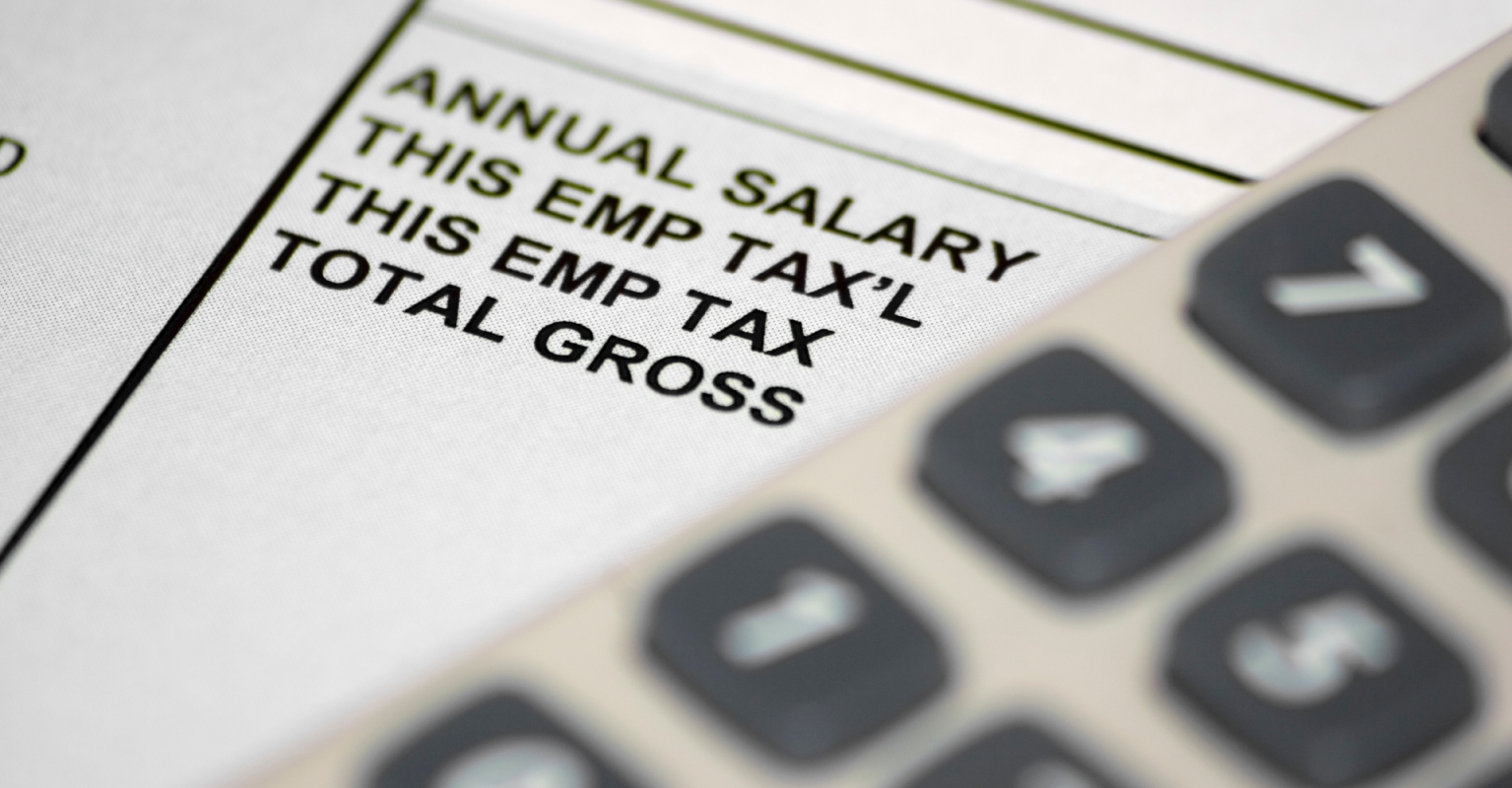 Woman shares shocking paycheck after 70 hours of work as a bartender