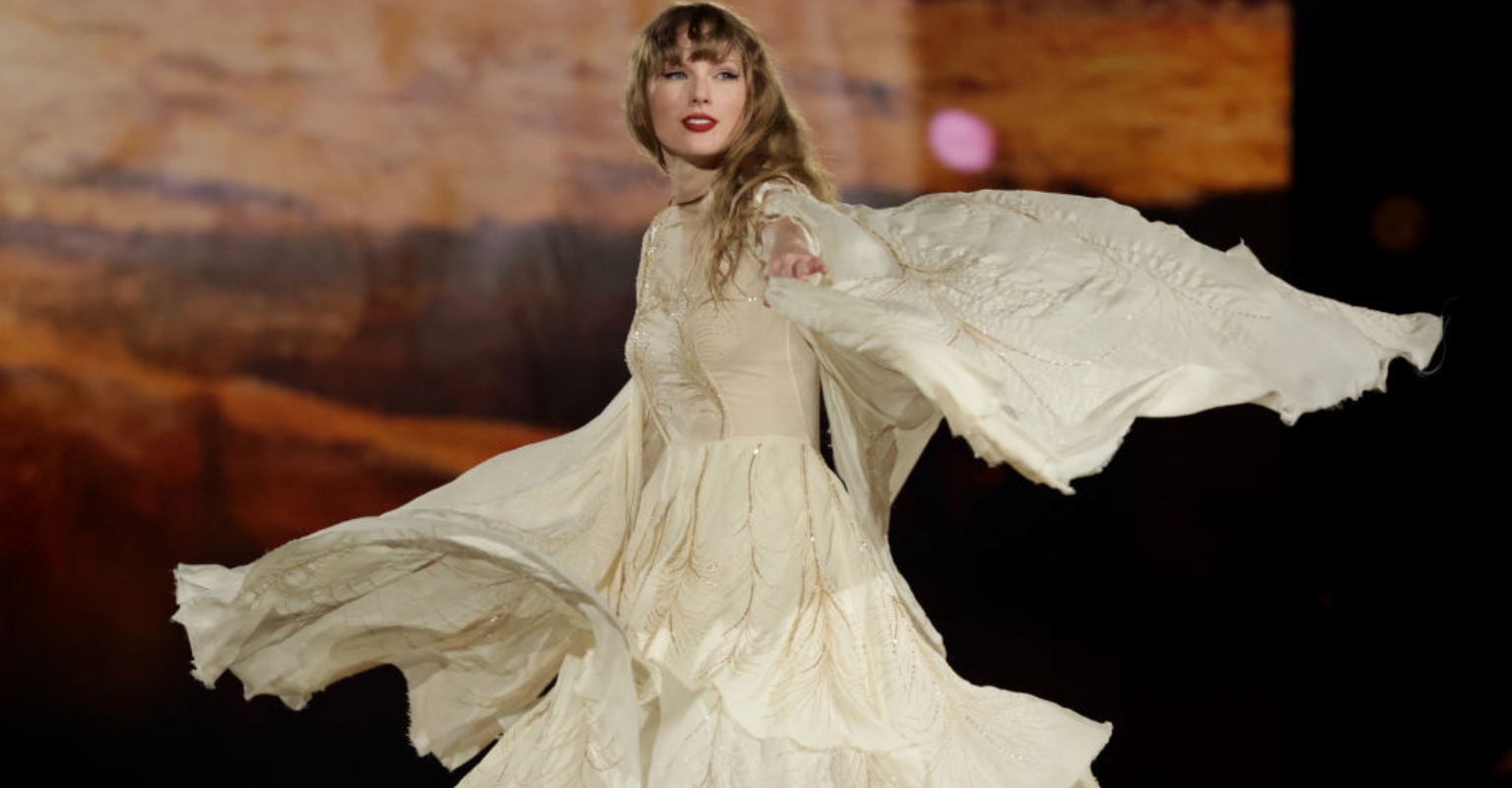 Taylor Swift fans concerned after star appears 'unwell' on stage